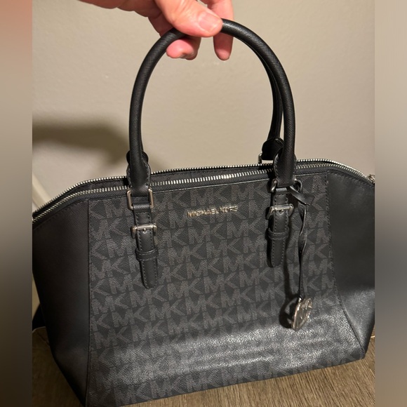Michael Kors Charlotte signature crossbody satchel - Picture 1 of 8